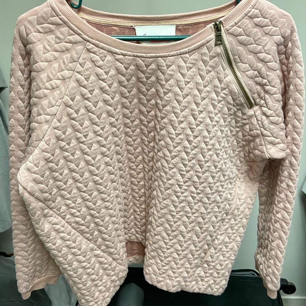 MAKE OFFER Turo by Vince Camuto pink sweatshirt